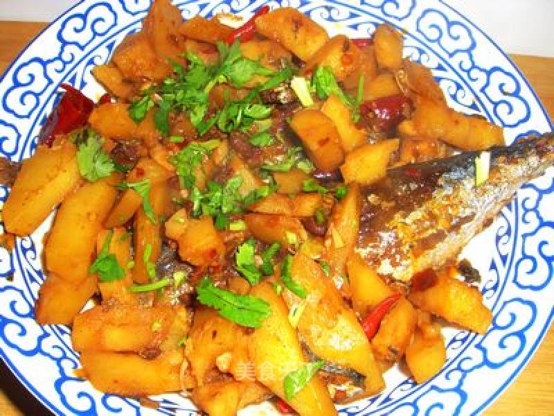 沙丁鱼炖土豆的做法