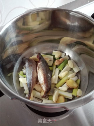 #妈妈的味道#焖酥鱼的做法步骤：5
