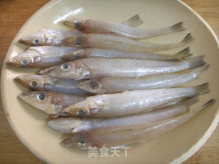 椒盐沙丁鱼的做法步骤：1