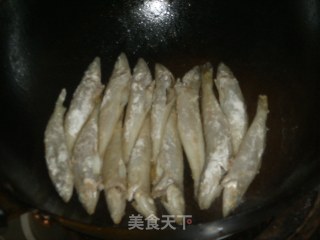椒盐沙丁鱼的做法步骤：3