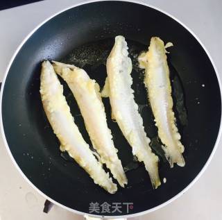 香煎沙丁鱼的做法步骤：3