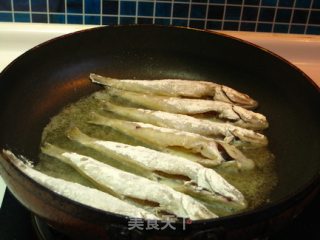 干煎沙丁鱼的做法步骤：4