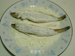干煎沙丁鱼的做法步骤：3