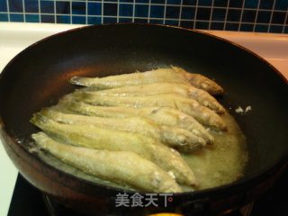 干煎沙丁鱼的做法步骤：5