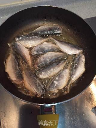 红烧沙丁鱼的做法步骤：2