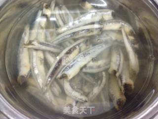 干锅沙丁鱼的做法步骤：1