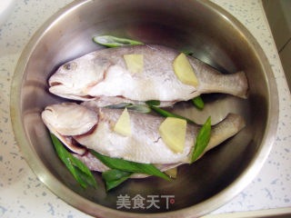 香辣豆豉黄鱼的做法步骤：1