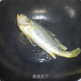 烧黄花鱼的做法步骤：4