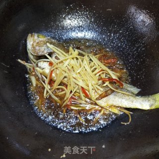 烧黄花鱼的做法步骤：7