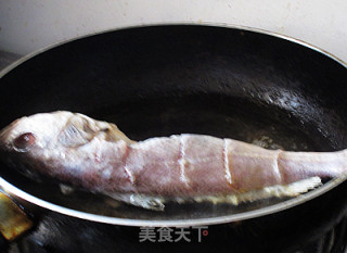 肉丁榨菜烧黄花鱼的做法步骤：5