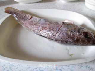 肉丁榨菜烧黄花鱼的做法步骤：3