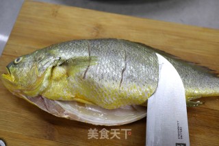 清蒸黄花鱼的做法步骤：2