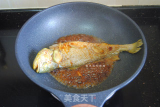 山黄皮焖黄花鱼的做法步骤：6