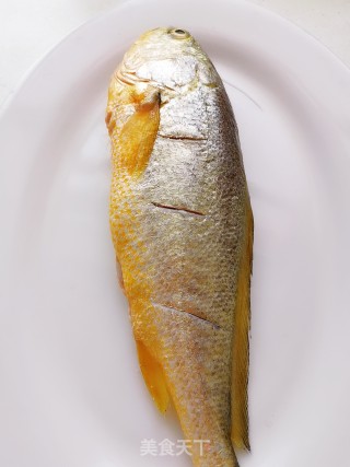 剁椒黄花鱼的做法步骤：2