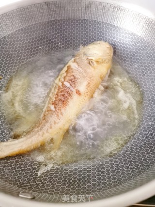 剁椒黄花鱼的做法步骤：5