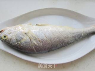 干煎黄花鱼的做法步骤：3