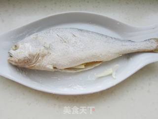 干煎黄花鱼的做法步骤：6