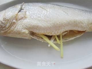 干煎黄花鱼的做法步骤：4