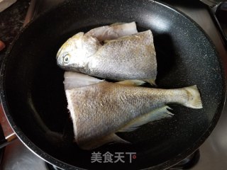 酱烧黄花鱼的做法步骤：3
