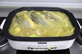酸菜炖黄鱼的做法步骤：6