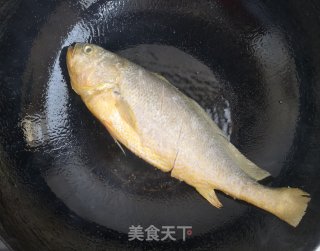 酱烧黄花鱼的做法步骤：3