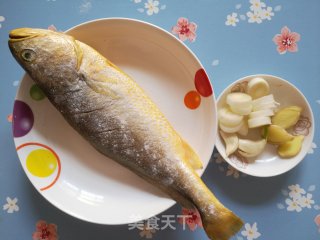 酱烧黄花鱼的做法步骤：2