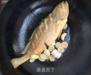 酱烧黄花鱼的做法步骤：5