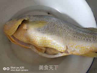 平底锅炖大黄花鱼的做法步骤：1