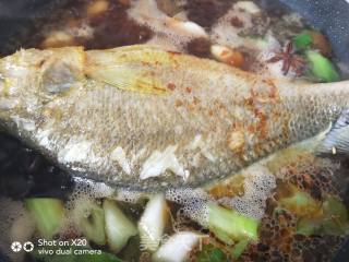 平底锅炖大黄花鱼的做法步骤：5