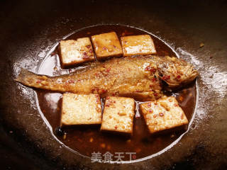 黄花鱼烧豆腐的做法步骤：10