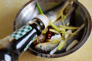 香煎黄花鱼的做法步骤：3