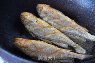 香煎黄花鱼的做法步骤：7