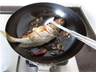 酱焖黄花鱼的做法步骤：5