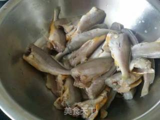 【东北】黄花鱼罐头的做法步骤：1