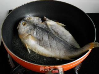 酱烤黄鱼的做法步骤：4