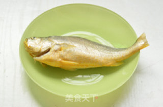 清蒸黄花鱼的做法步骤：2