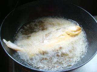 【鲁菜】--红烧黄鱼的做法步骤：6
