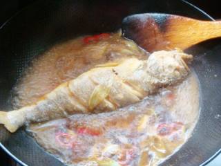 【鲁菜】--红烧黄鱼的做法步骤：12