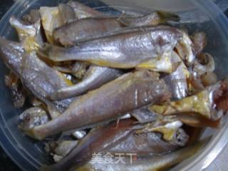 干锅小黄鱼的做法步骤：1