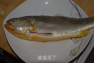 红烧黄花鱼的做法步骤：1