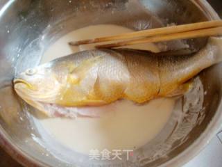【粤菜】--糖醋黄花鱼的做法步骤：3