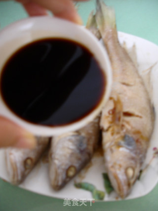 【粤菜】--广式清蒸黄鱼的做法步骤：6