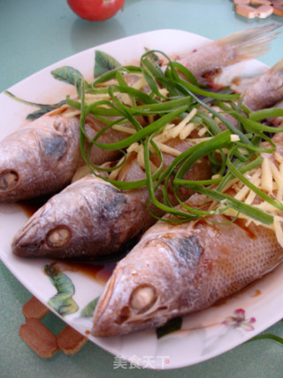 【粤菜】--广式清蒸黄鱼的做法步骤：7