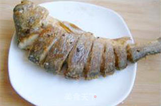 鲁菜中的经典之味——酱焖黄花鱼的做法步骤：5