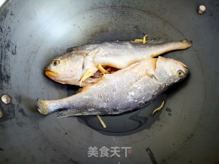 红烧鱼的做法步骤：6