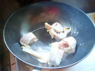 黄花鱼豆腐煲的做法步骤：6