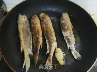 香煎黄花鱼的做法步骤：7
