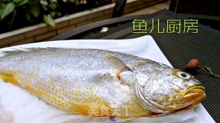 香焖隔夜黄花鱼 ──“鱼儿厨房”私房菜的做法步骤：2