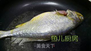 香焖隔夜黄花鱼 ──“鱼儿厨房”私房菜的做法步骤：8