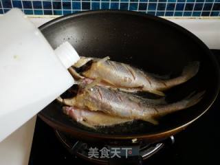 青豆黄花鱼的做法步骤：7